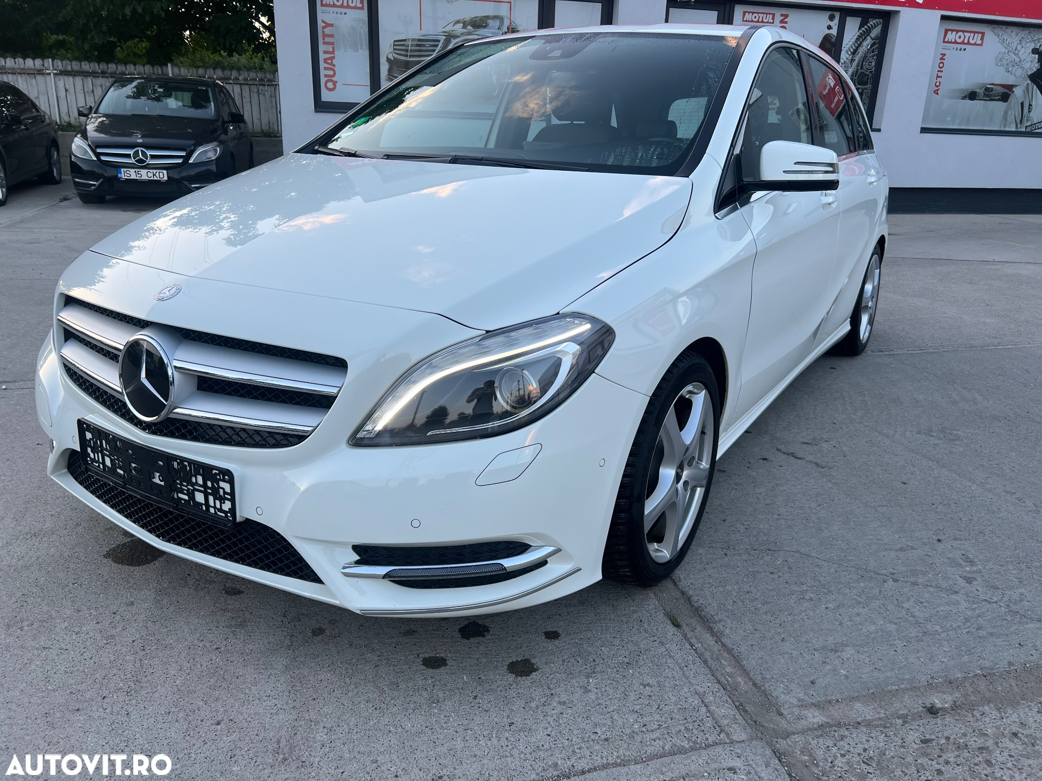 Mercedes-Benz B 200 BlueEFFICIENCY - 32