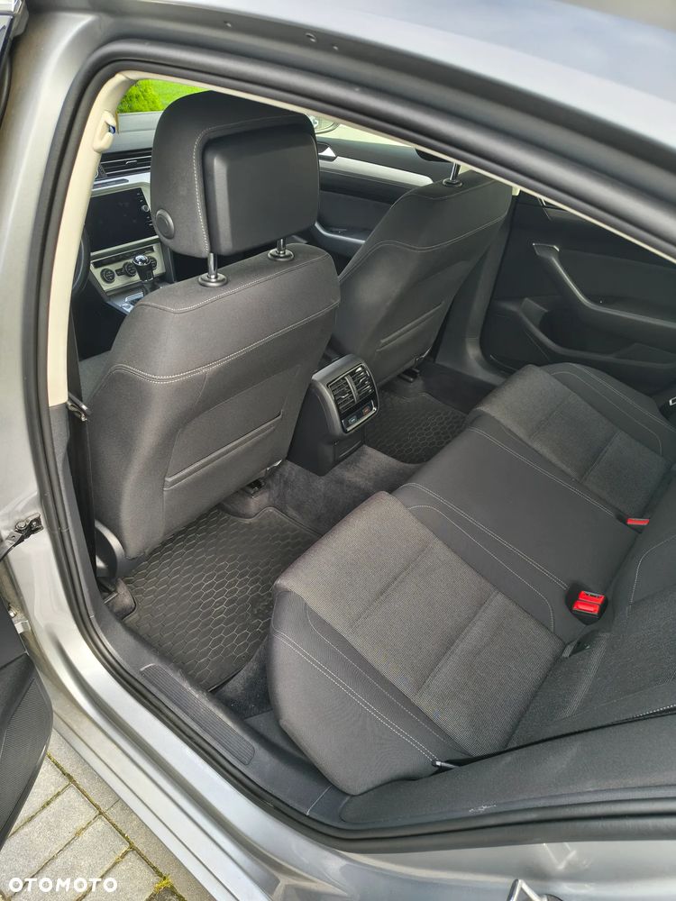 Volkswagen Passat - 10