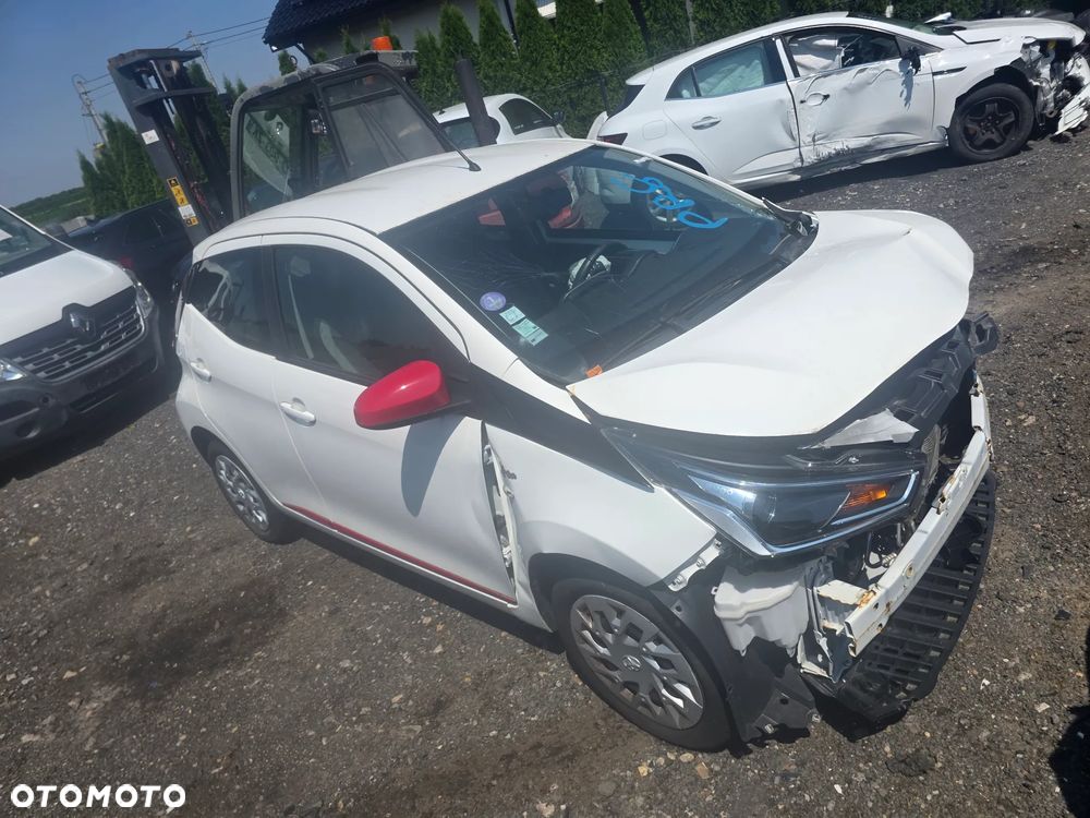 Toyota Aygo x-play - 1
