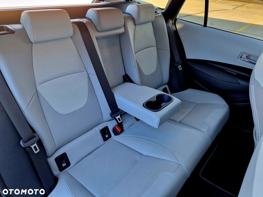 Toyota Corolla 2.0 Hybrid Executive - 22