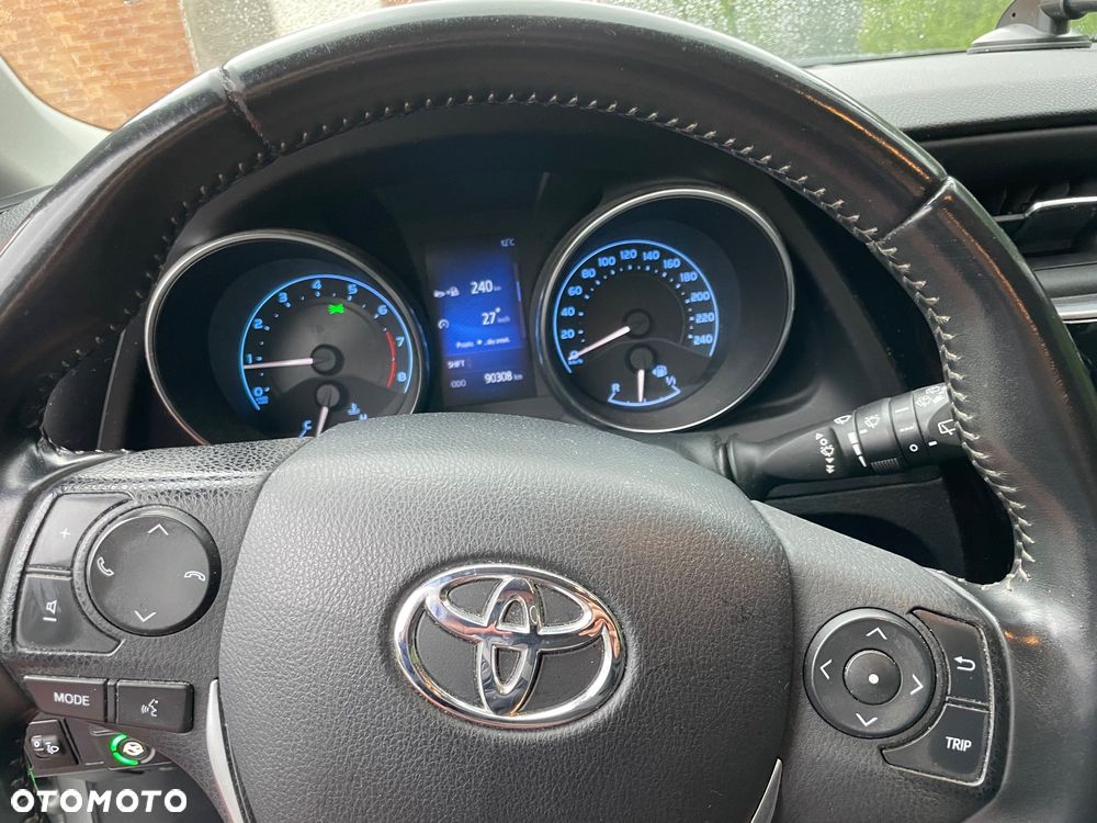 Toyota Auris 1.6 Premium - 6