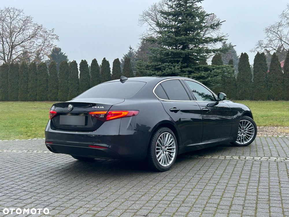 Alfa Romeo Giulia - 10