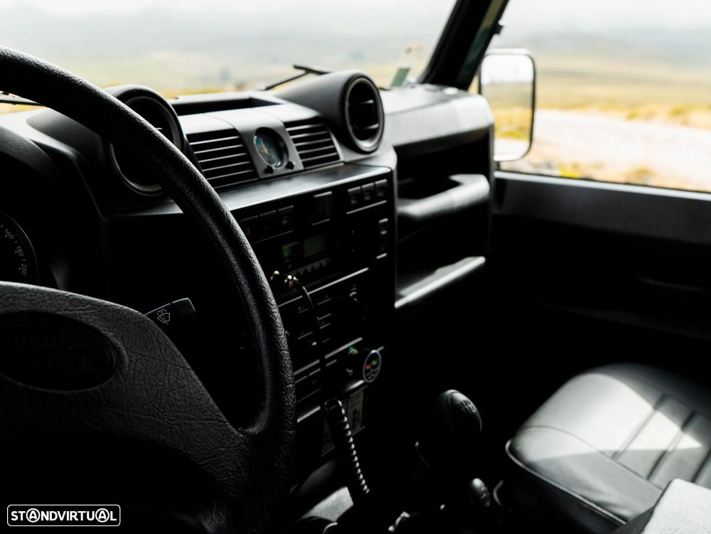 Land Rover Defender - 21