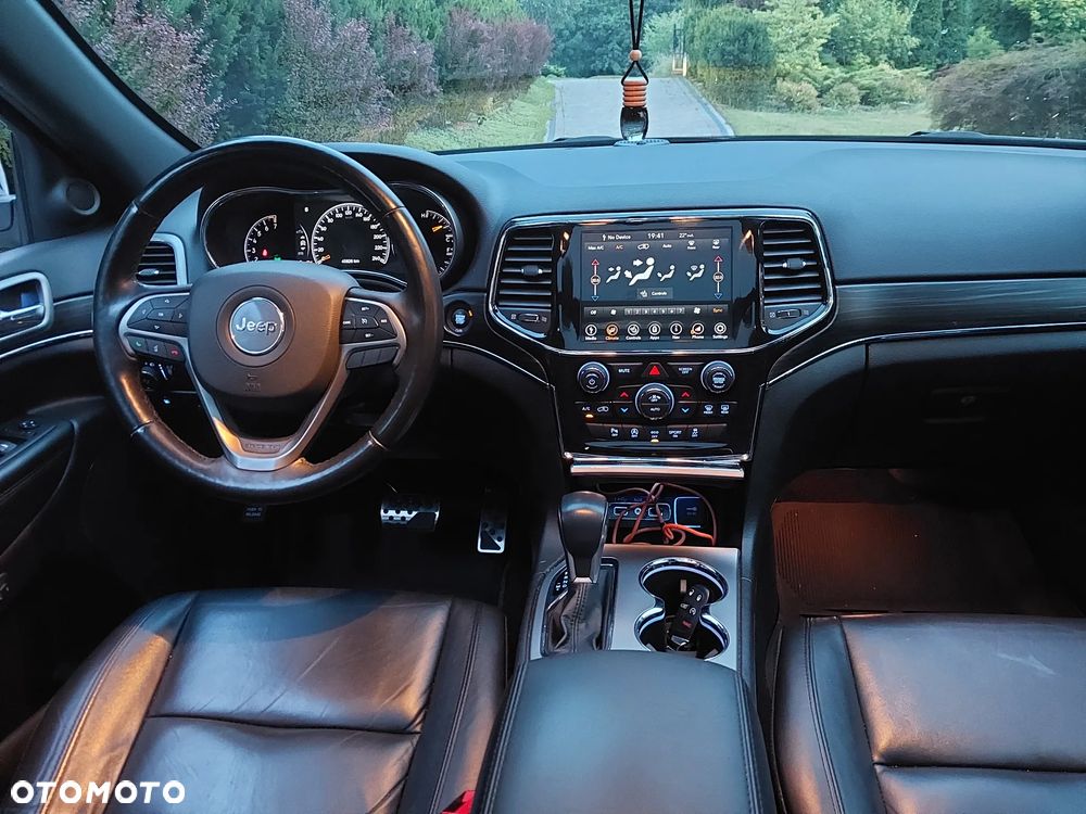 Jeep Grand Cherokee - 19