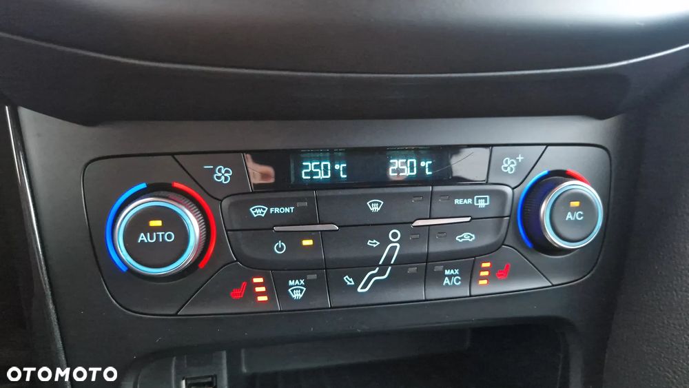 Ford Focus 1.0 EcoBoost Titanium ASS - 12