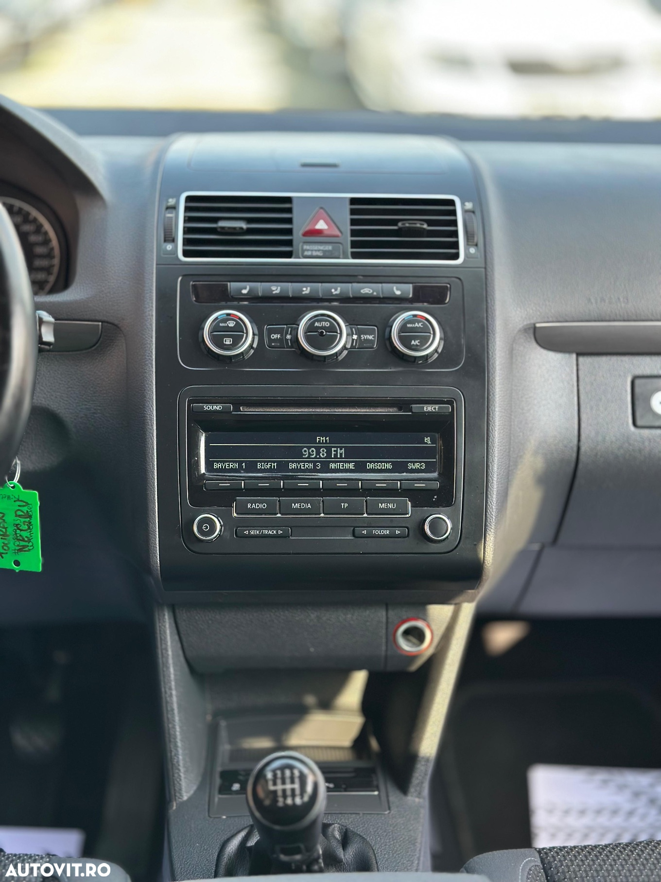 Volkswagen Touran - 25