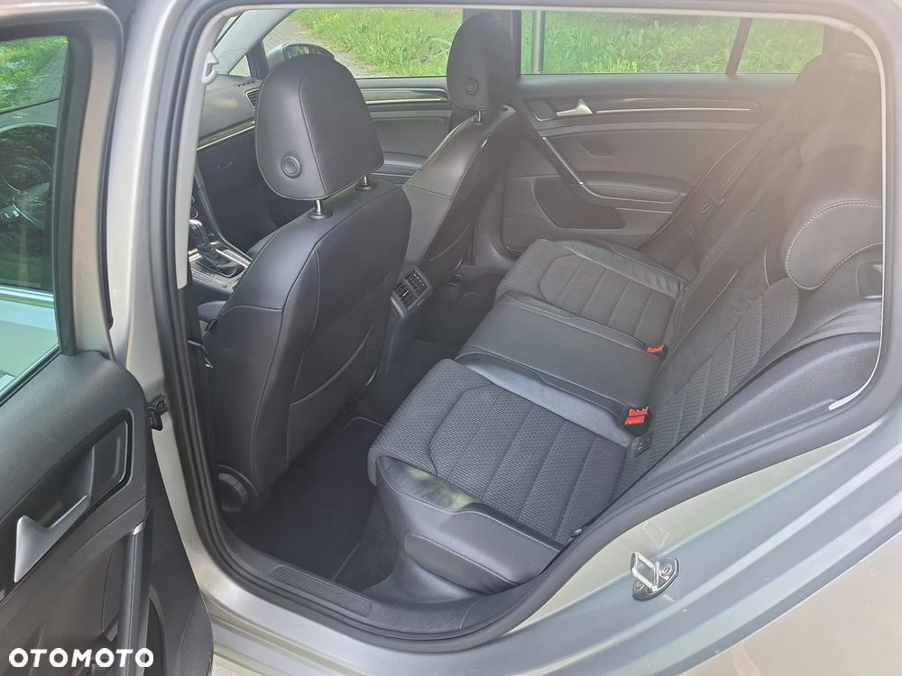 Volkswagen Golf - 11