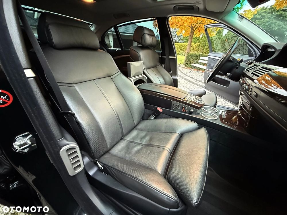 BMW Seria 7 750i L - 31