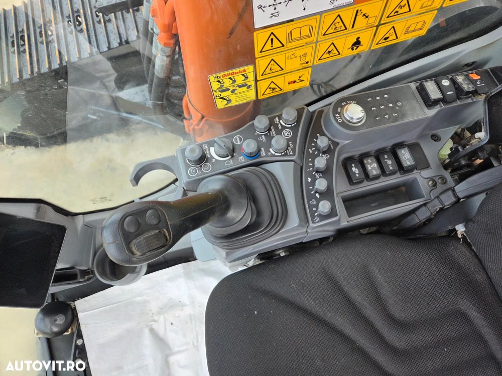 Hitachi ZX250-7, 27,6t, 2020, 6.815h, latime 2,99m, cupa NOUA 1,55mc, lant si papuci NOI, inst picon si inst rotire pe brate, camera spate, camere laterale, gresare automata, ad sapare 7m, ridica 15t, consum 13,1l/h, revizii facute, leasing 4ani-99.000 Eur+t - 25