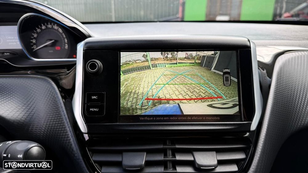 Peugeot 2008 1.2 PureTech Allure EAT6 - 24