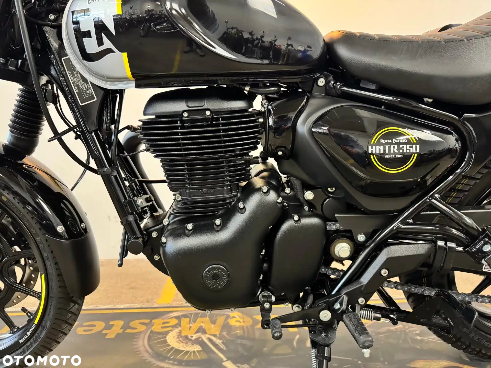 Royal Enfield HNTR - 23