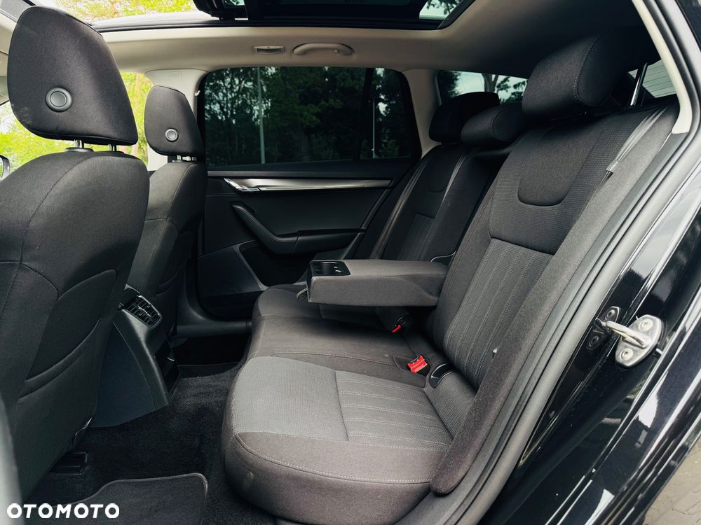 Skoda Octavia 1.6 TDI DSG Premium Edition - 29