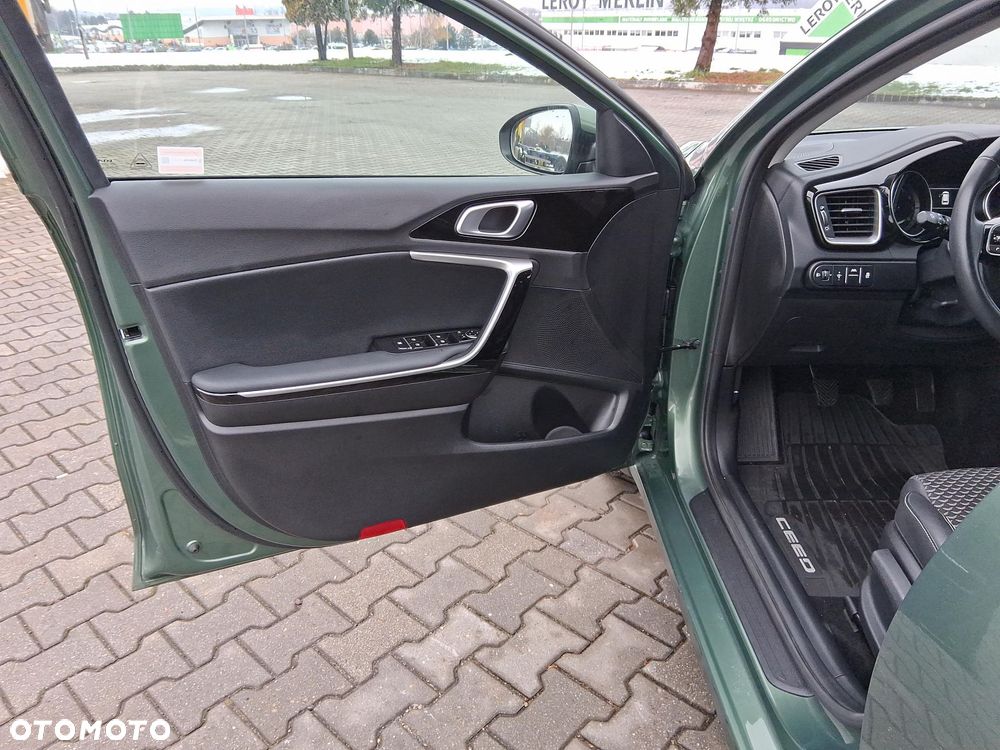 Kia Ceed - 11
