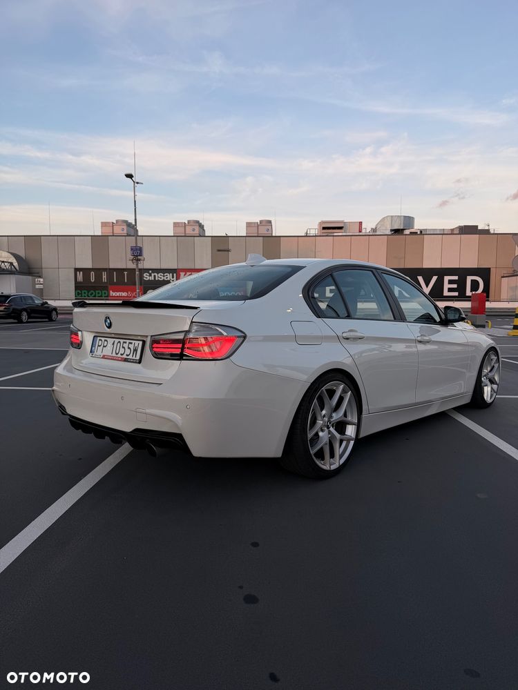BMW Seria 3 320i - 4