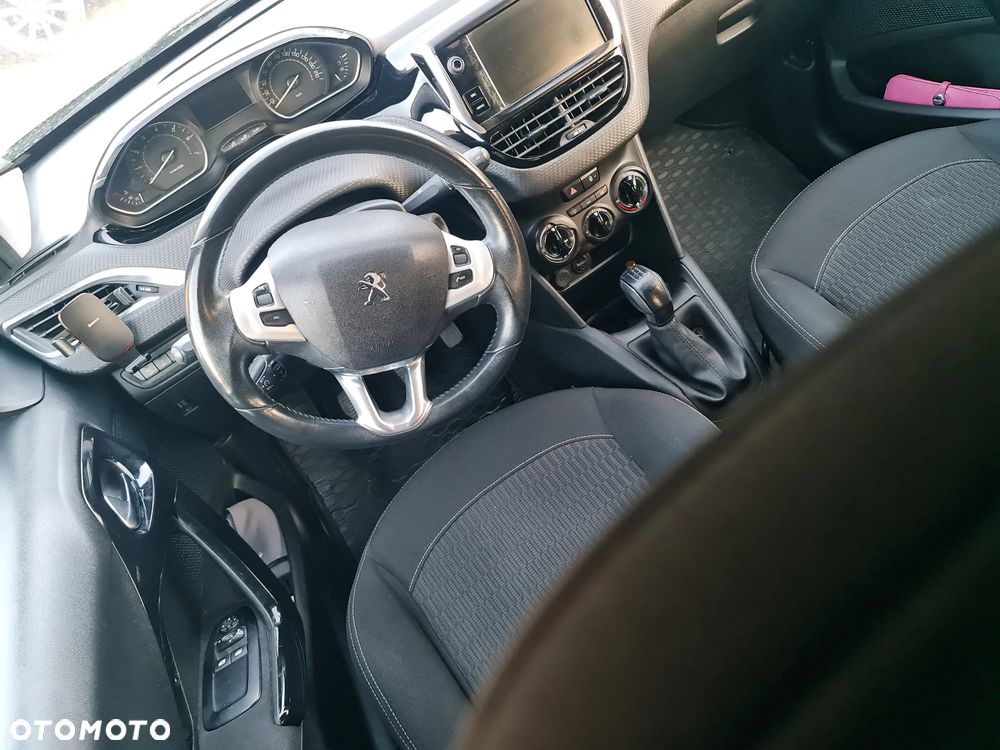 Peugeot 208 82 PureTech Style - 6
