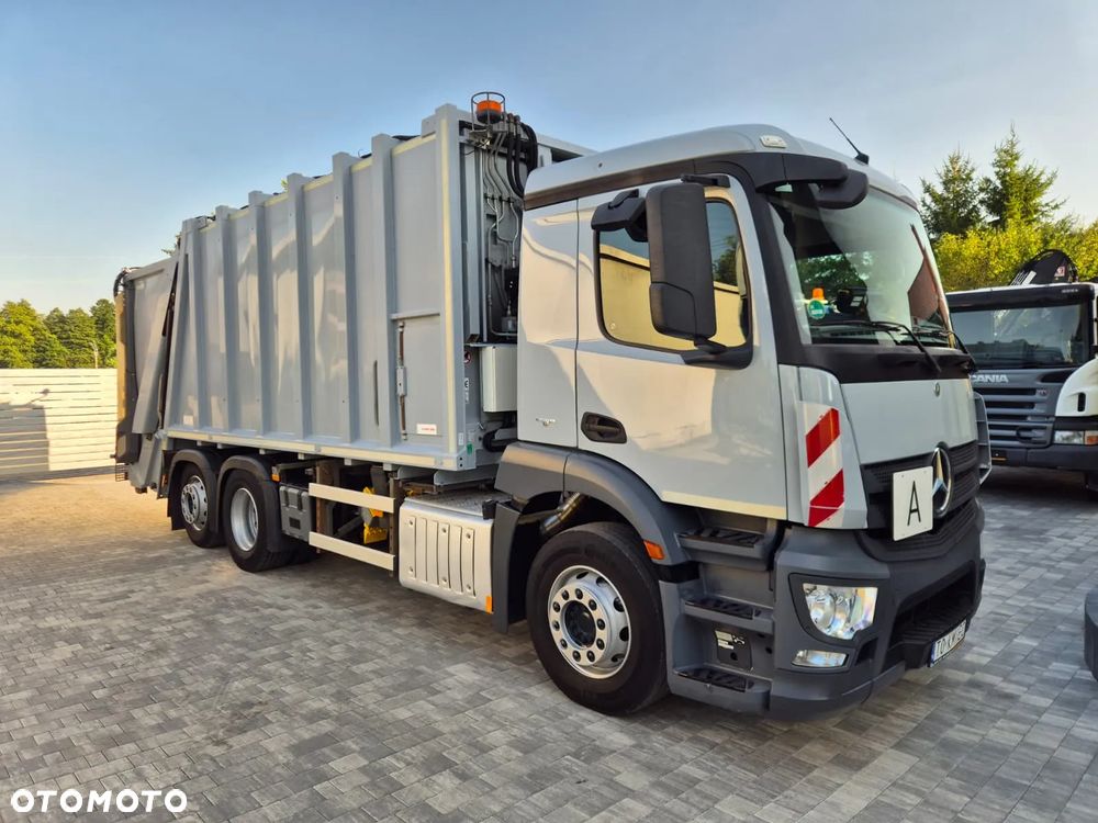 Mercedes-Benz ANTOS 2533 Śmieciarka Euro6 Zoeller Medium X2E EVO 25 Delta Lifter 2301 3 osobowa - 2