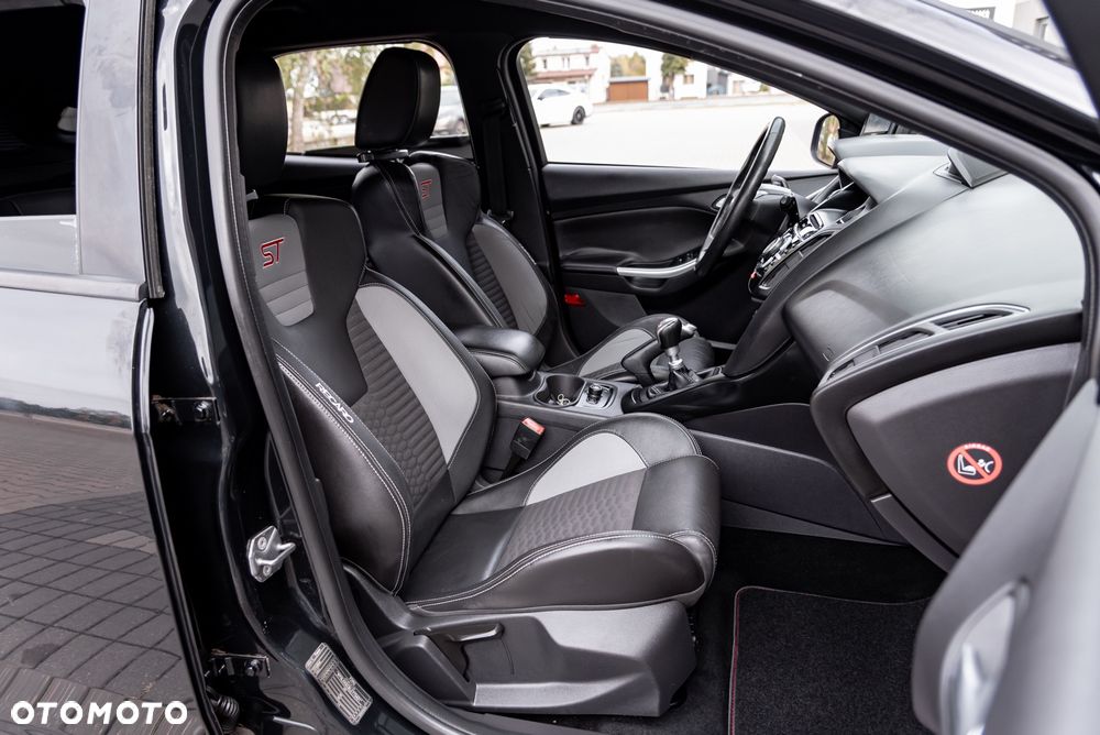 Ford Focus 2.0 EcoBoost ST - 23
