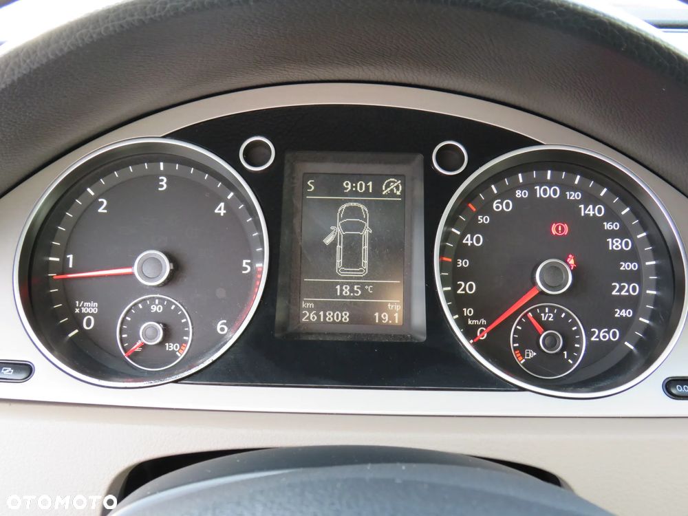 Volkswagen Passat Variant 1.6 TDI BlueMotion Technology Comfortline - 24