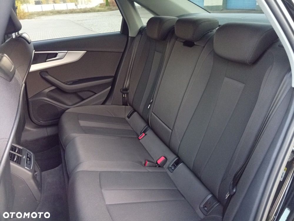 Audi A4 Limousine - 11