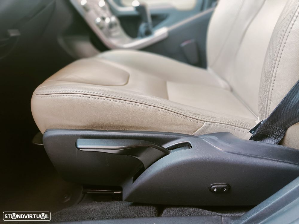 Volvo V60 2.0 D3 Momentum - 14