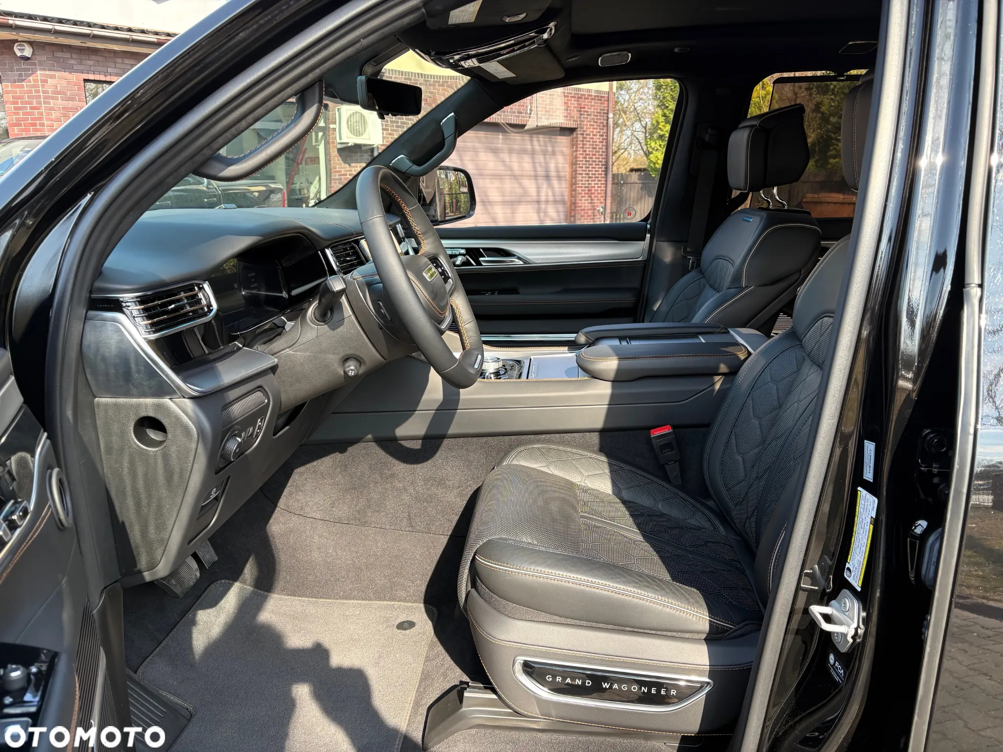 Jeep Grand Wagoneer - 12