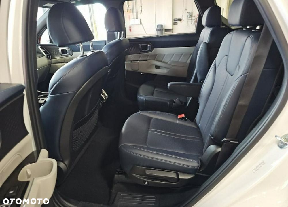 Kia Sorento - 11