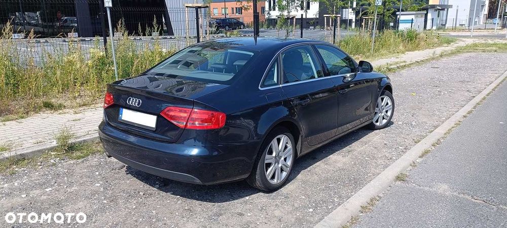 Audi A4 Limousine - 3