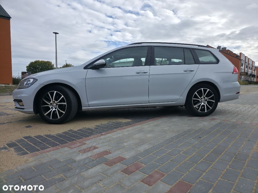 Volkswagen Golf - 1