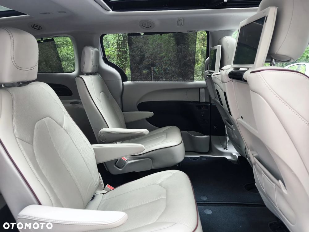 Chrysler Pacifica - 14