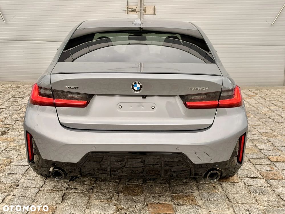 BMW Seria 3 330i M Sport - 5
