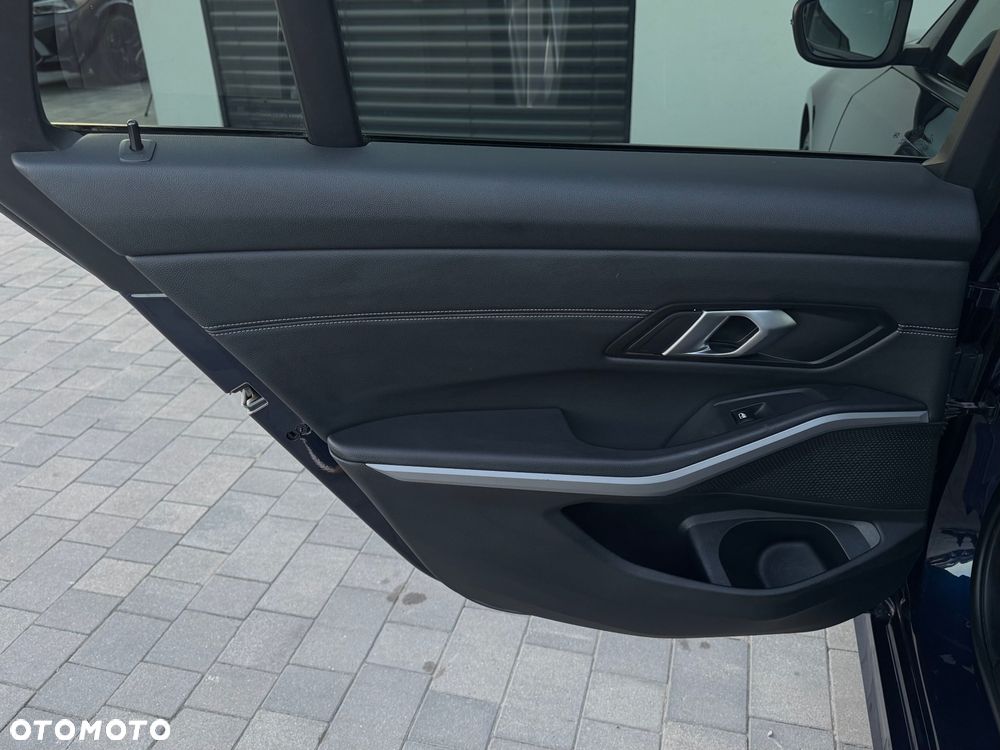 BMW Seria 3 320d xDrive MHEV Advantage - 36