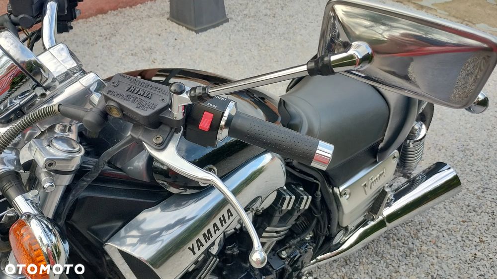 Yamaha V-MAX - 4