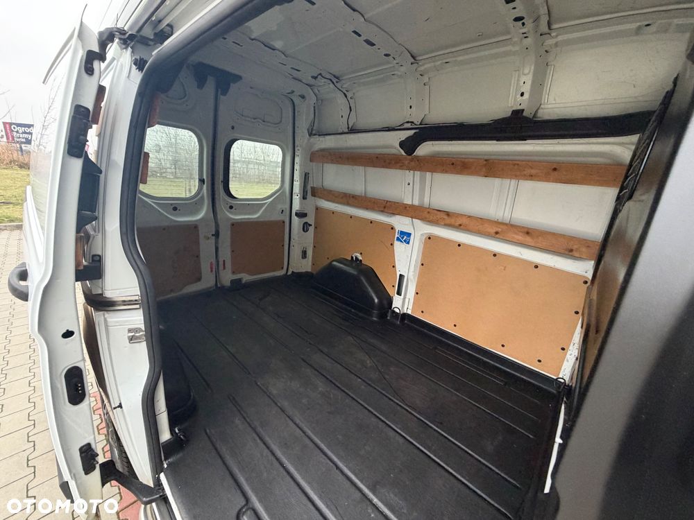 Ford TRANSIT CUSTOM - 23