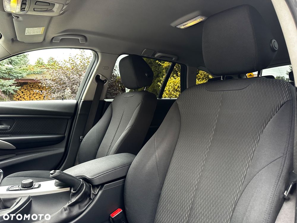 BMW Seria 3 320d - 24
