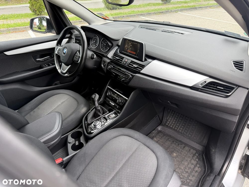 BMW Seria 2 218d - 13