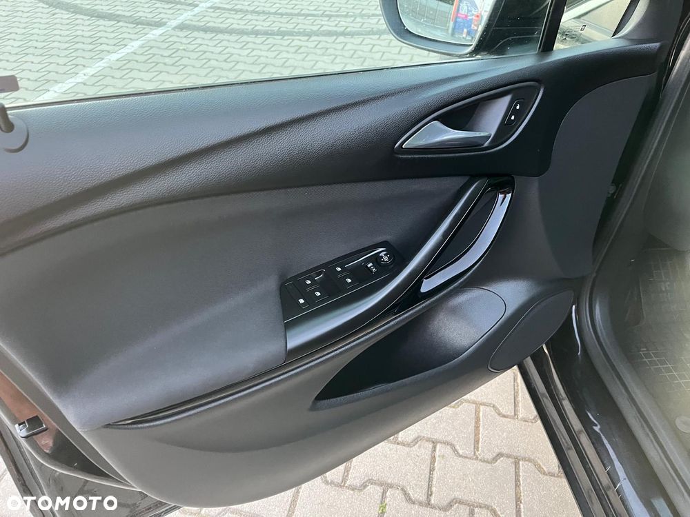 Opel Astra 1.6 T Dynamic S&S - 15