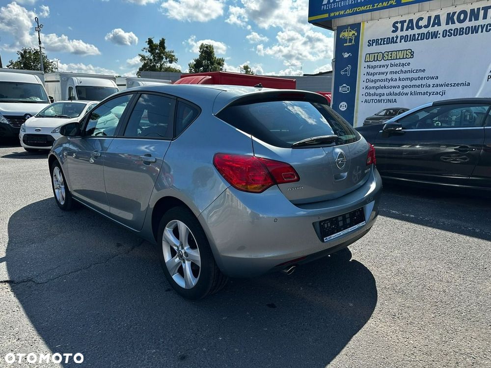 Opel Astra 2012 photo 4