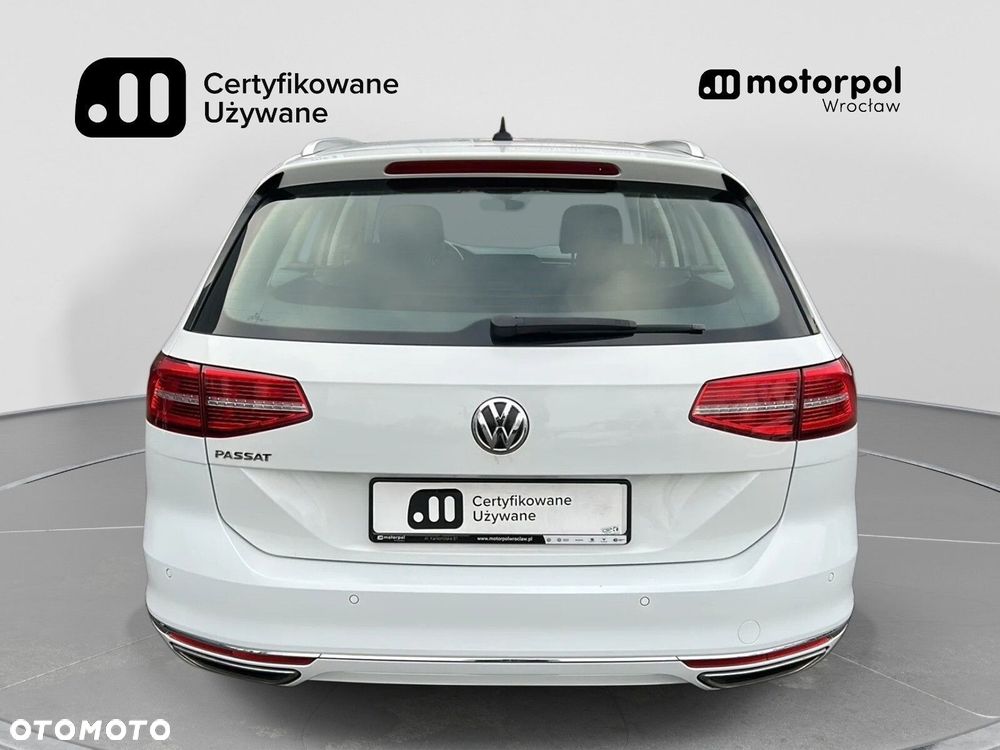 Volkswagen Passat - 11