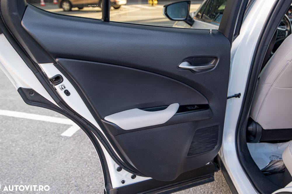 Lexus UX 200 FWD Business - 33
