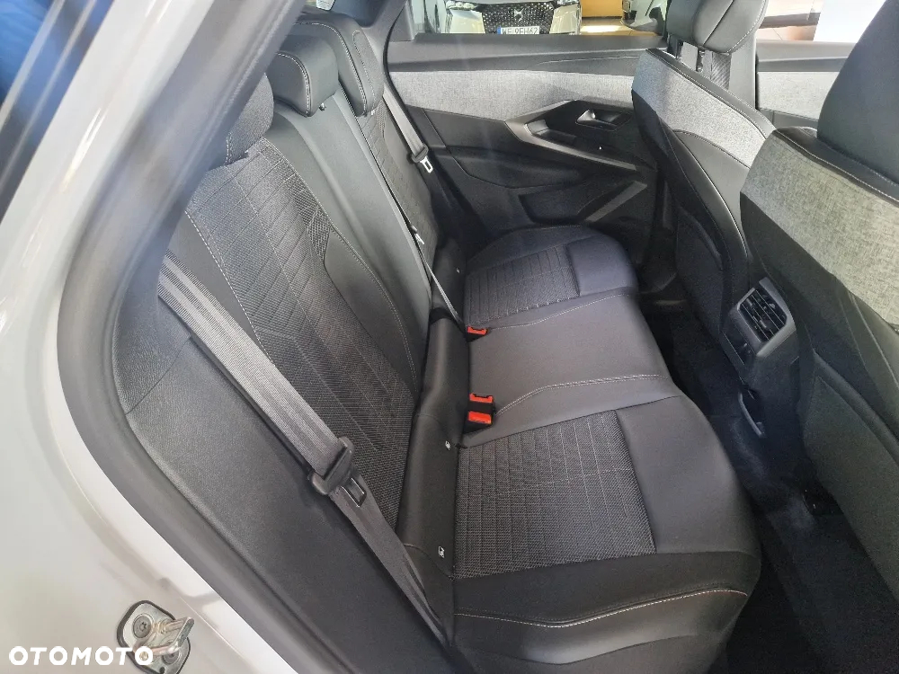 Peugeot 3008 1.2 PureTech mHEV Allure Pack S&S e-DCS6 - 4