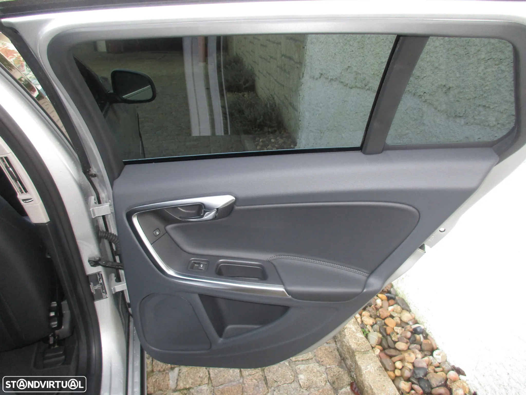 Volvo V60 2.0 D4 Momentum - 10