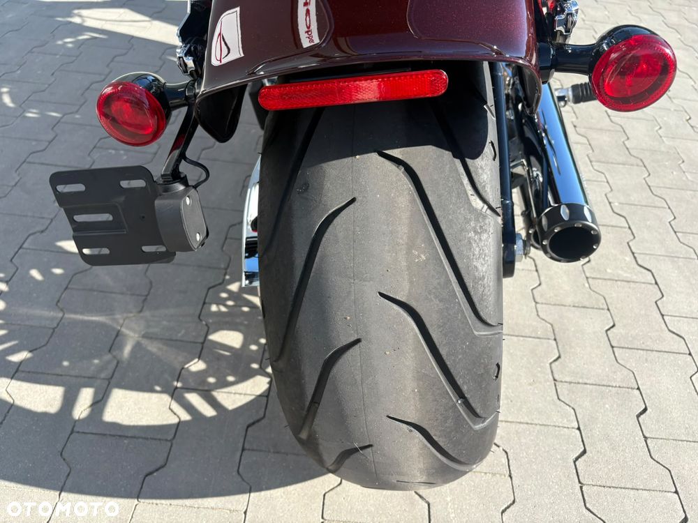 Harley-Davidson Softail Breakout - 14