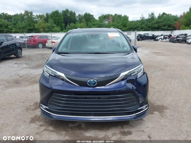 Toyota Sienna - 7