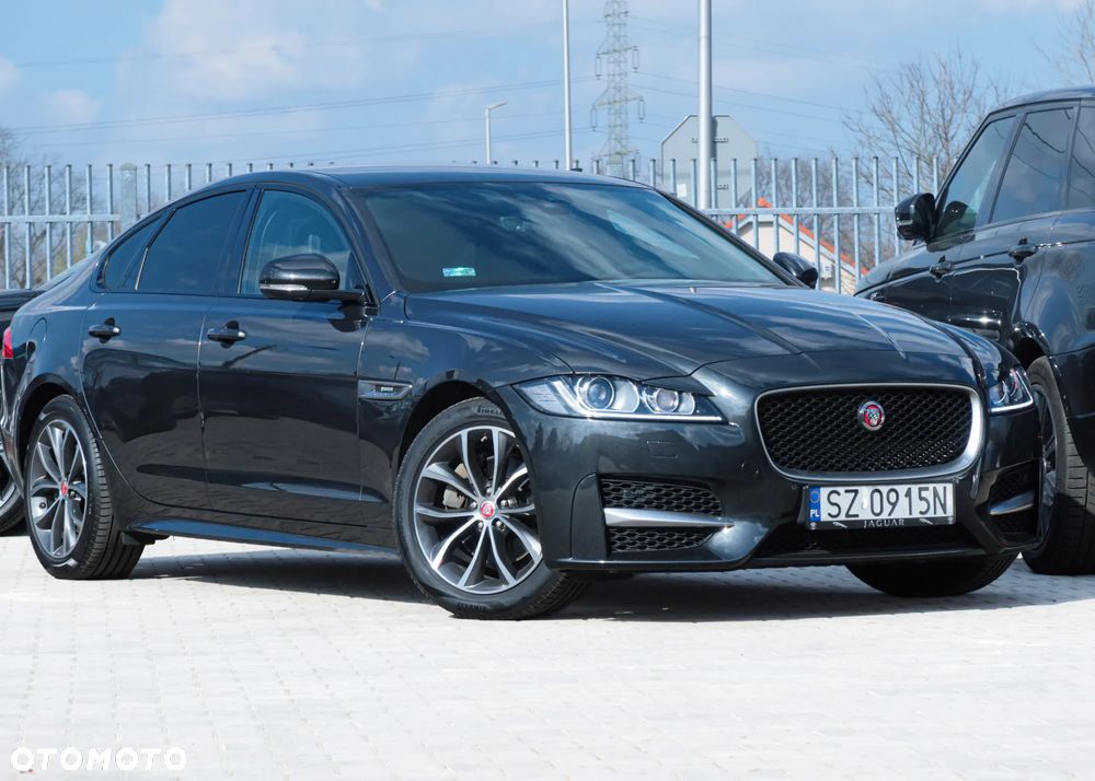 Jaguar XF 20d R-Sport - 36