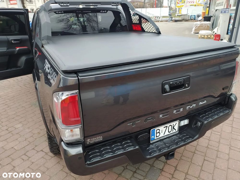 Toyota Tacoma - 16