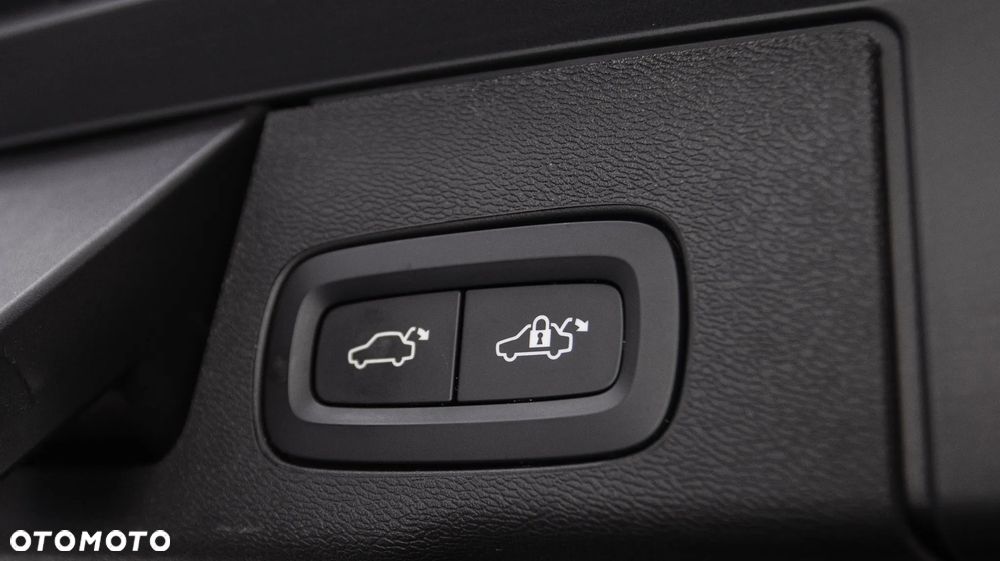 Volvo XC 60 B5 B AWD Plus Dark - 30