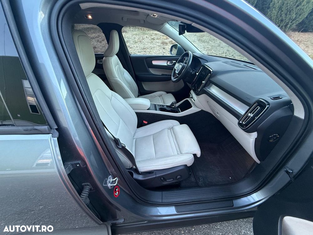 Volvo XC 40 D4 AWD Geartronic Momentum Pro - 9