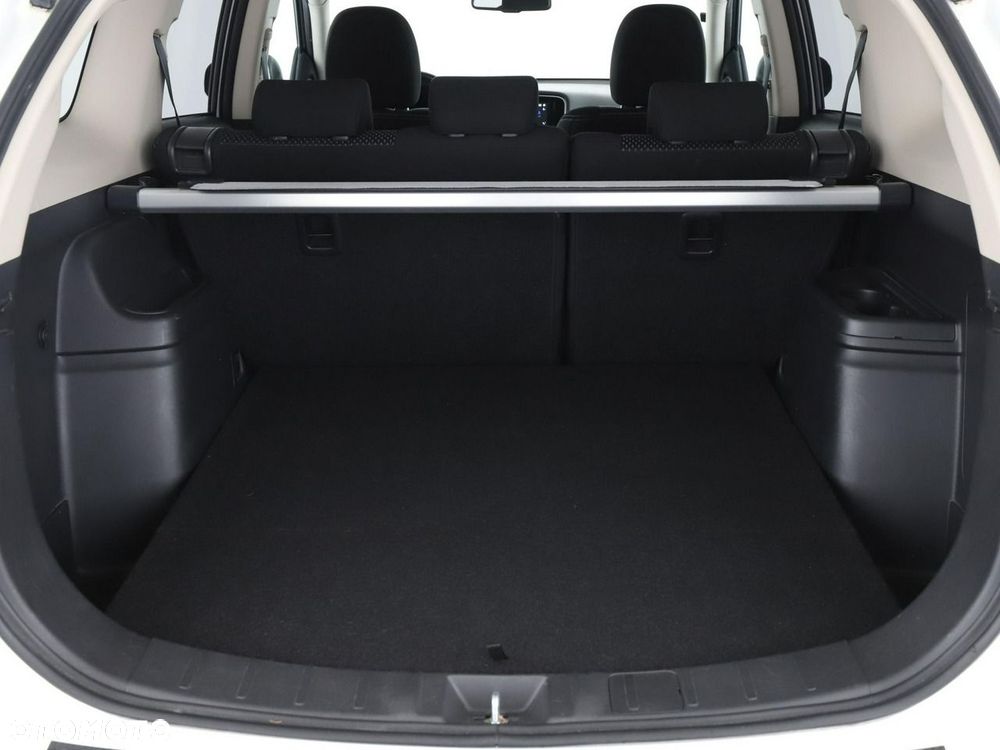 Mitsubishi Outlander 2.0 2WD SUV-Star - 21