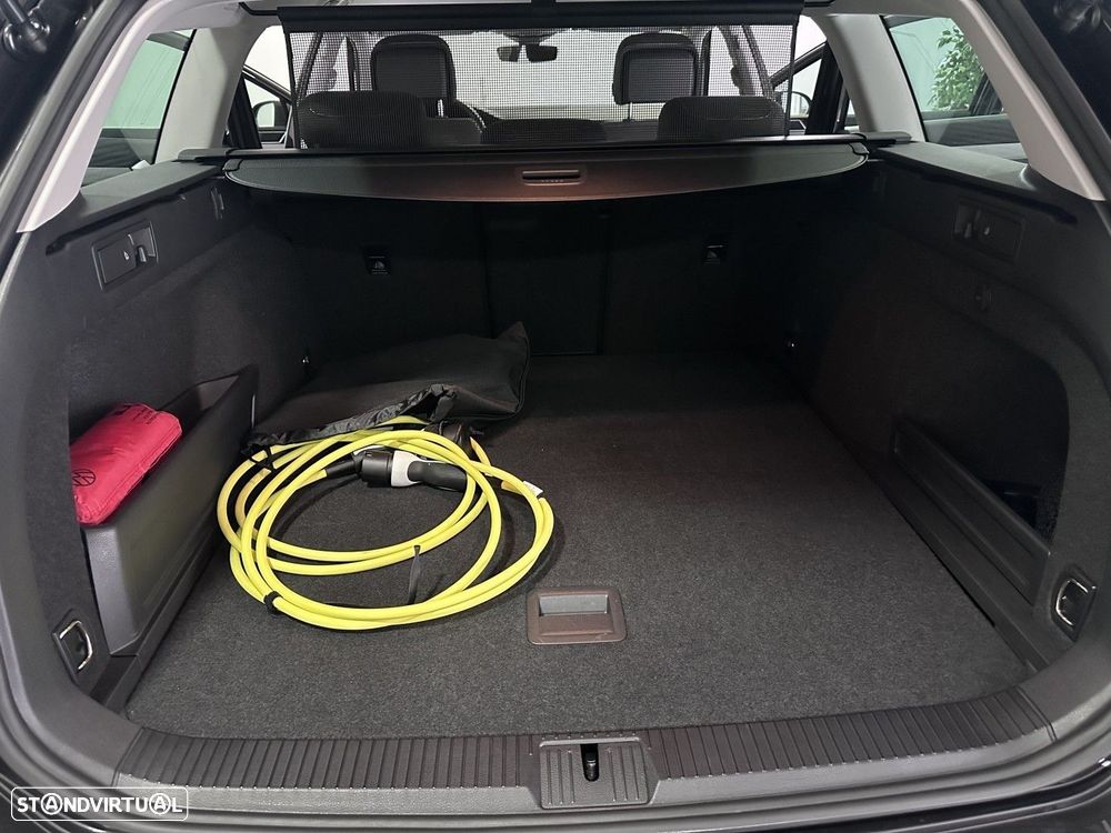 VW Passat Variant - 25