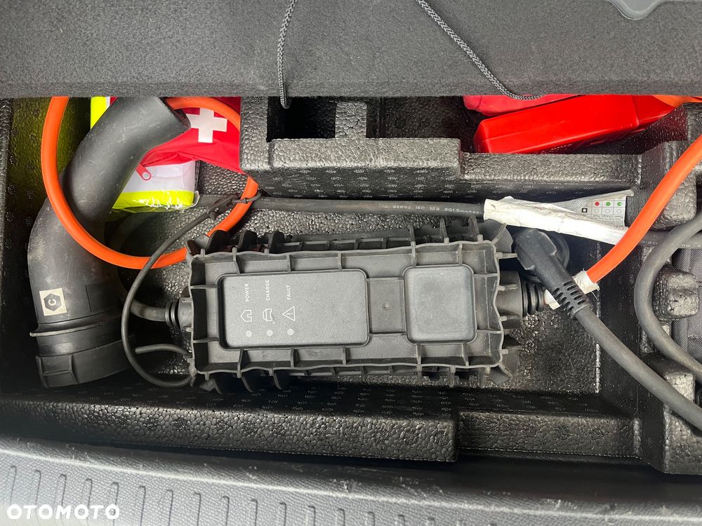 Peugeot 408 1.6 Plug-In Hybrid 225 Business e-DCS7 - 25